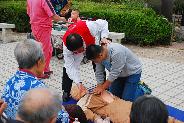 傳播應(yīng)急知識(shí) 關(guān)愛(ài)生命健康 ——濰坊市市立醫(yī)院急救知識(shí)科普進(jìn)社區(qū)