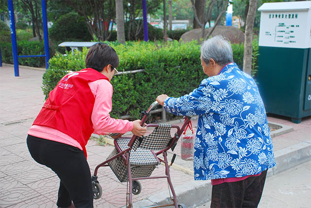 傳播應(yīng)急知識(shí) 關(guān)愛(ài)生命健康 ——濰坊市市立醫(yī)院急救知識(shí)科普進(jìn)社區(qū)